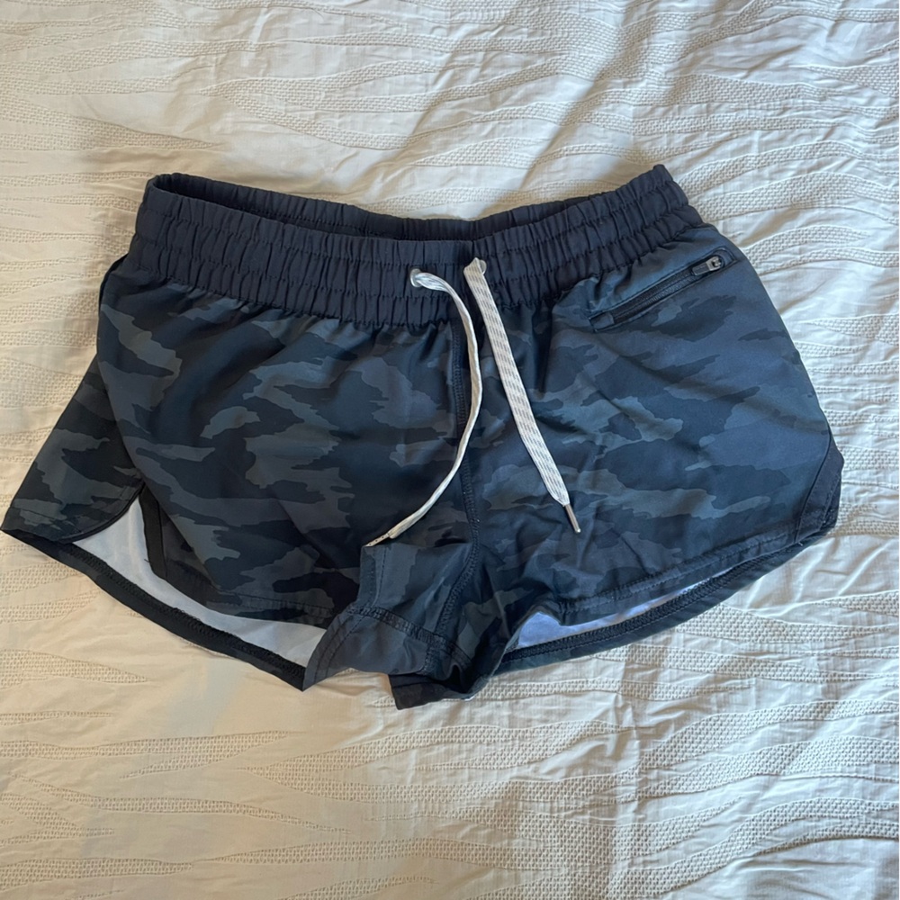 Vuori short shorts!